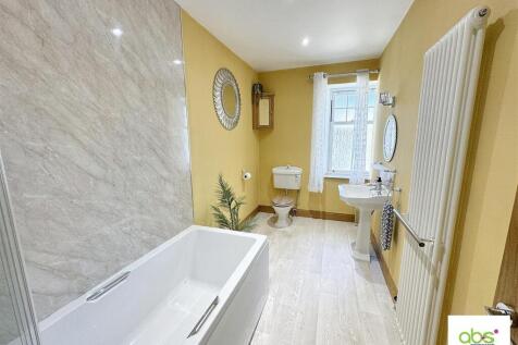 bathroom 1.jpg