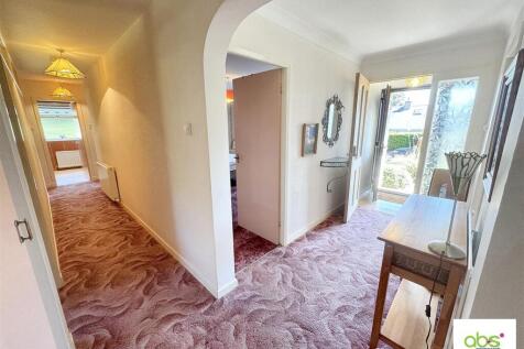 Entrance Vestibule : Hallway