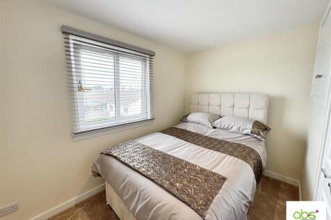 bed 2 .jpg