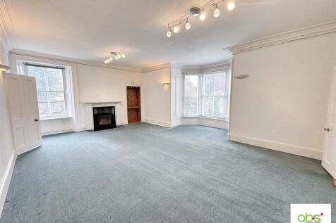 family room 2.jpg