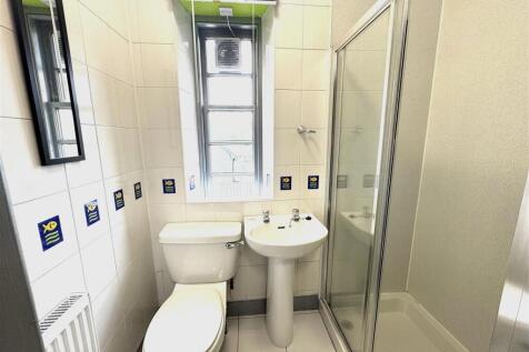 shower room (between beds 4 &amp; 5).jpeg