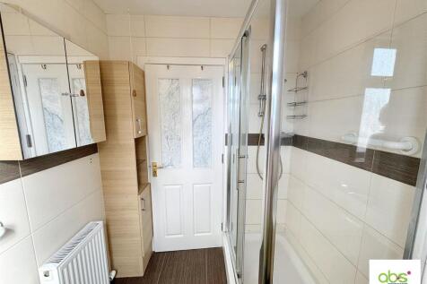 shower room 2.jpg