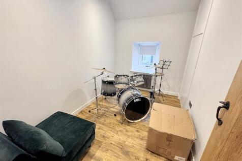 Bedroom 3/Study