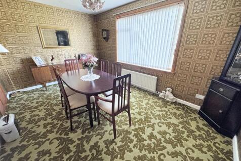 Dining Room/Bedroom 5