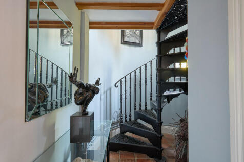Lion_Cottage_0509...