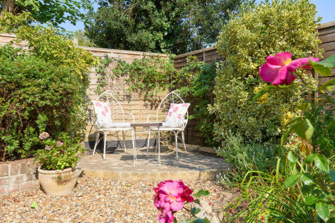 Lion_Cottage_0509...
