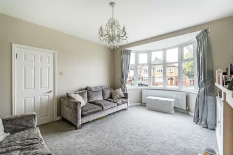 32-Ruskin-Drive-3.jpg
