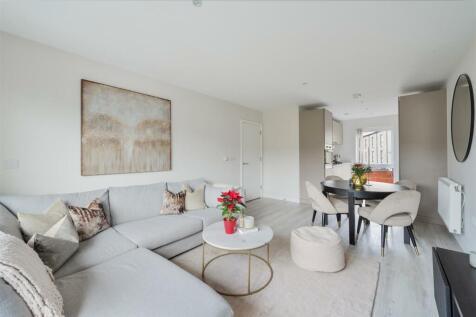 FERNDALE CRESCENT, 122  (17).jpg