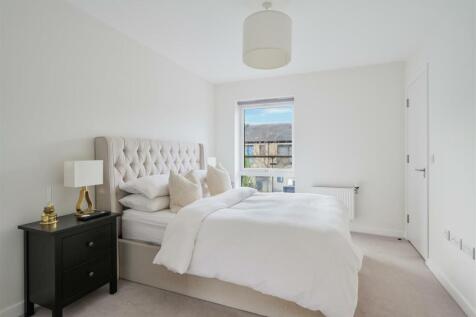 FERNDALE CRESCENT, 122  (4).jpg