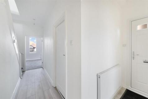 LONDON ROAD,520A-5.jpg