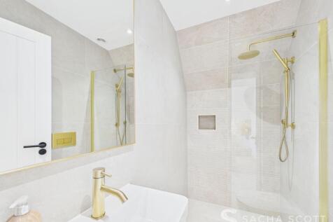 Primary En-Suite