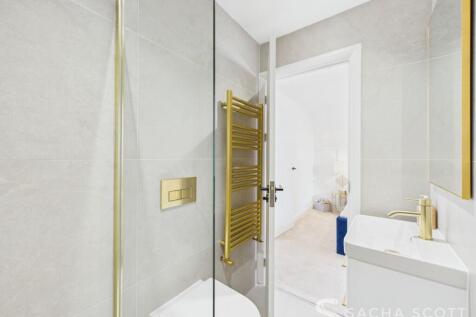 Primary En-Suite