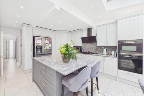 Kitchen / Breakfast Area