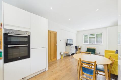 Lounge / Kitchen / Diner