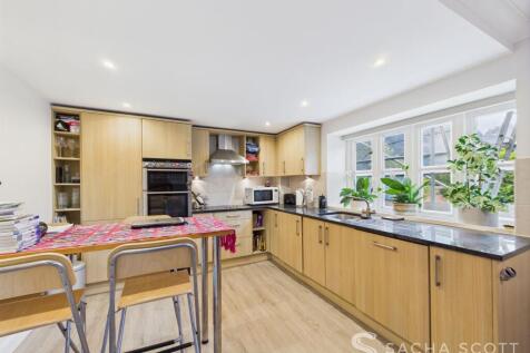 Kitchen / Diner Area