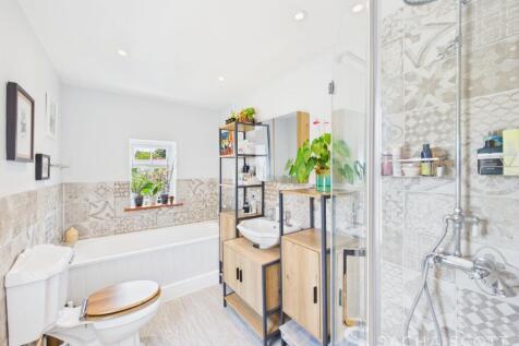 Primary En-Suite