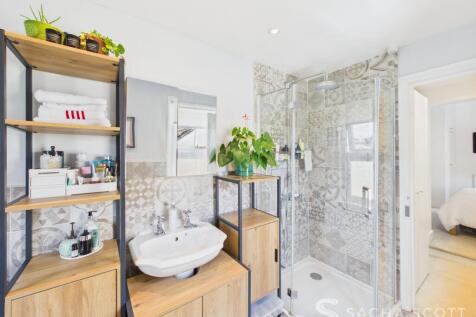 Primary En-Suite