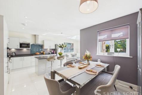Kitchen / Dining Area