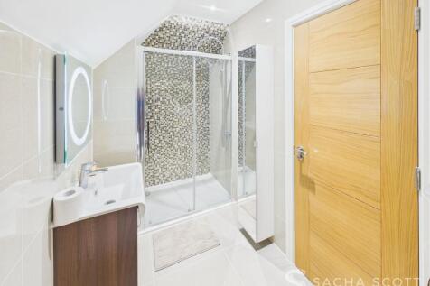 2nd Floor Bathroom