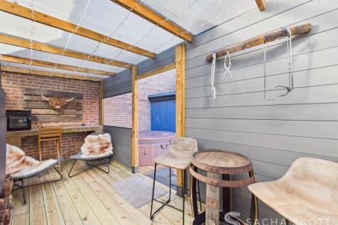 Entertaining Room