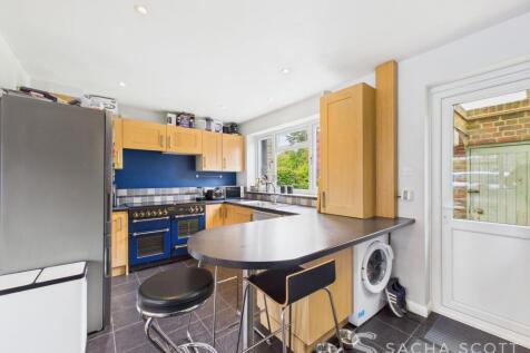 Kitchen / Breakfast Area