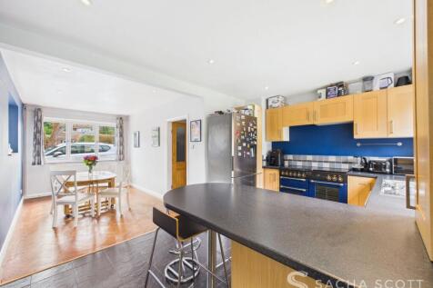 Kitchen / Breakfast Area