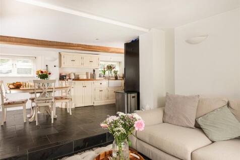 Sitting/Dining Area