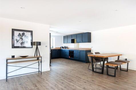 Kitchen/Dining Area