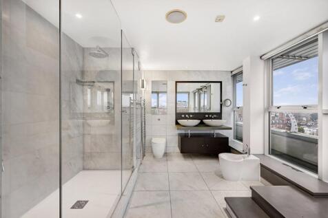Principal Bathroom