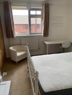 Bedroom 1 - Pic 3