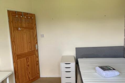 Bedroom 2- Pic 3