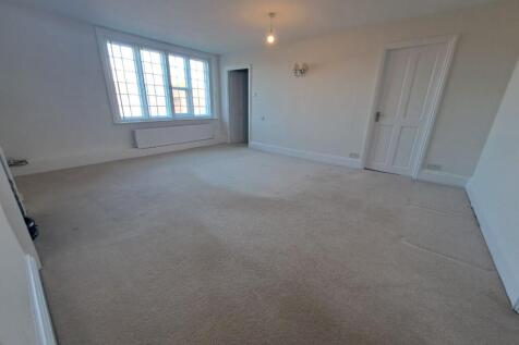 Bedroom 2 (2)