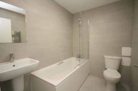 Flat 2 bathroom.JPG