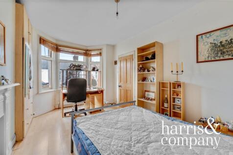 Harris _ Co_28a Sandringham Road_015.jpg