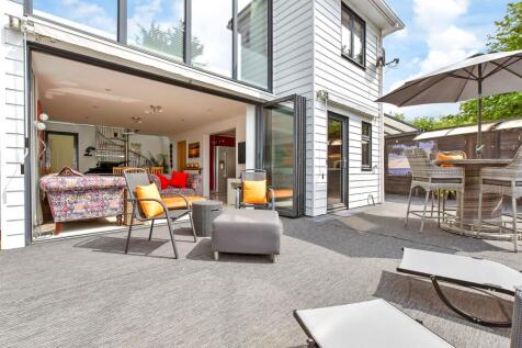 Garden To Lounge***