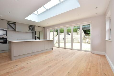 Kitchen/ Breakfast Area