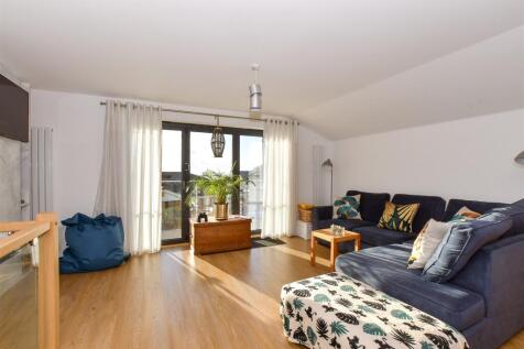 Kitchen/ Living Room