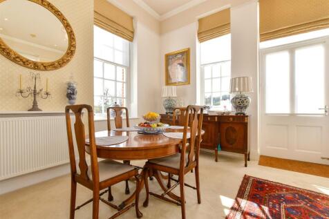 Kitchen/ Dining Area