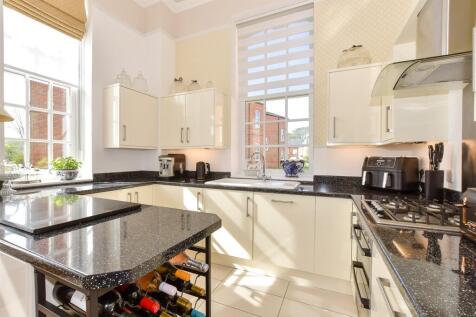 Kitchen/ Dining Area