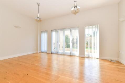 Lounge/Dining Area