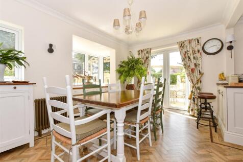 Snug/ Dining Room
