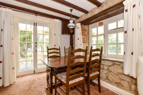 Lounge/ Dining Room