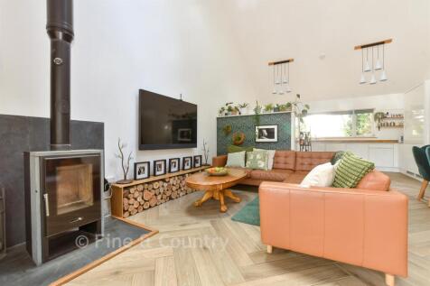 Lounge/ Dining Area