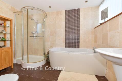 En-Suite Bathroom