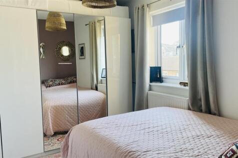 Bedroom 1.jpg