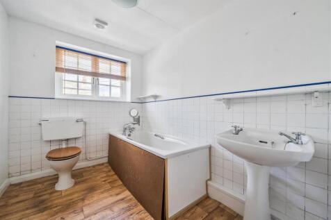 Flat Bathroom.jpg