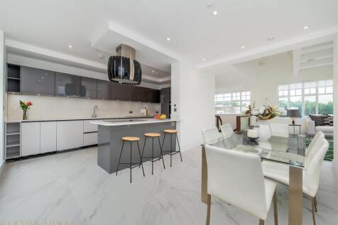 Kitchen Dining.jpg