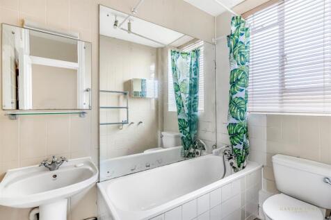 Bathroom.JPG