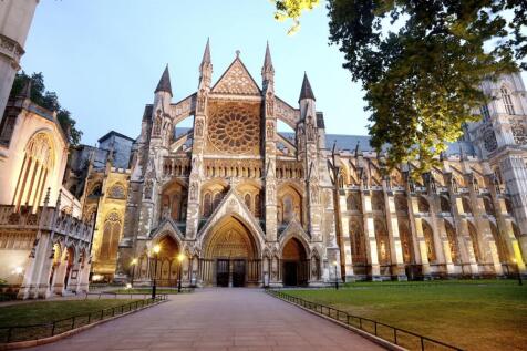 Westminster Abbey at dusk.jpg