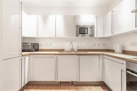 Kitchen (2).JPG